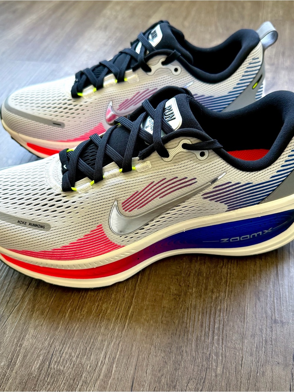 NEW Nike Vomero 18 Platinum Silver Men 8 Women 9.5 IR2983-094